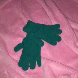 Hand gloves